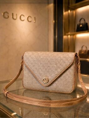 AUTHENTIC GUCCI-THE WOMAN WHO KNOWS-RARE MICRO GG ENVELOPE SHOULDER BAG